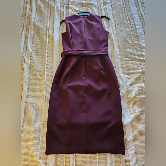 Elegant Sleeveless Purple Dress Size 8 - Picture 3 of 6